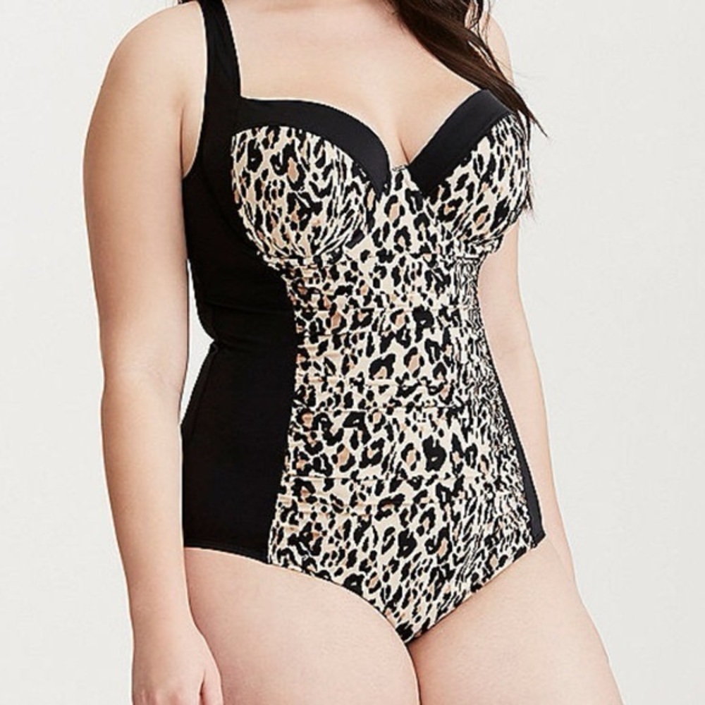 Torrid Leopard Print One-Piece Underwire Swimsuit NWT Size 6